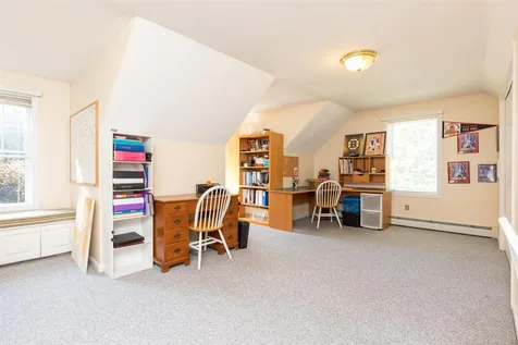 2 Chapman Way Exeter NH 03833