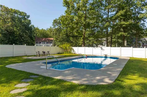 2 Chapman Way Exeter NH 03833