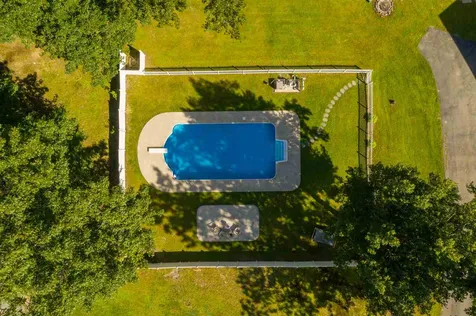 2 Chapman Way Exeter NH 03833