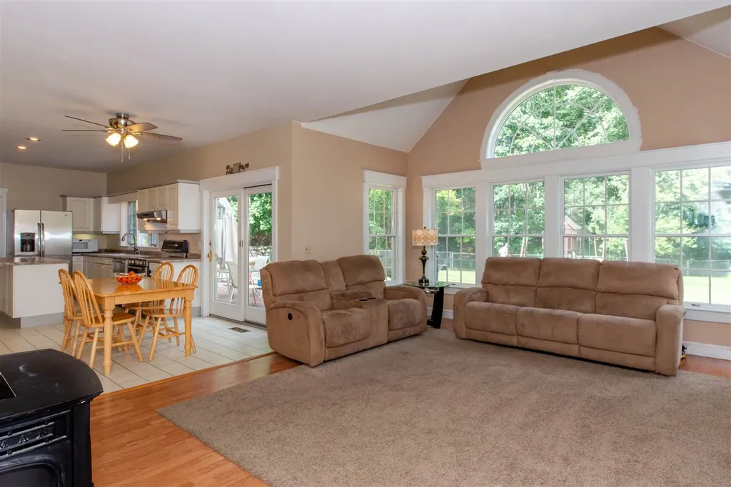 9 Christopher Lane Pelham NH 03076