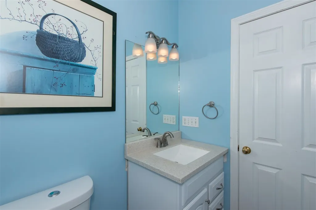9 Christopher Lane Pelham NH 03076