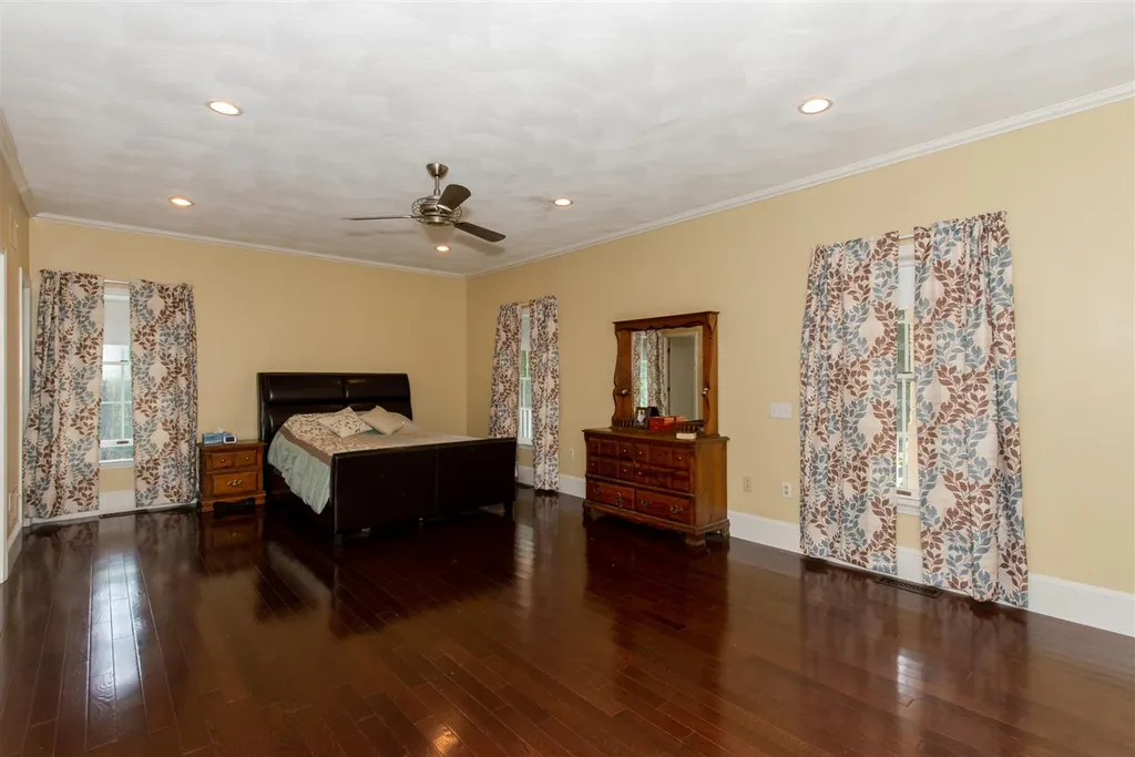 9 Christopher Lane Pelham NH 03076