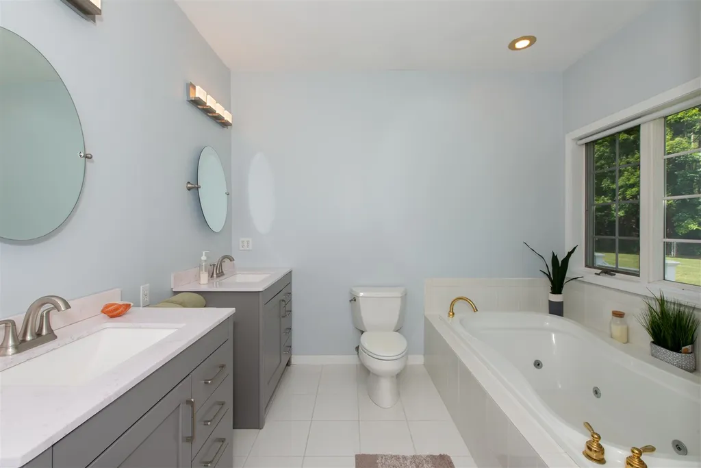 9 Christopher Lane Pelham NH 03076