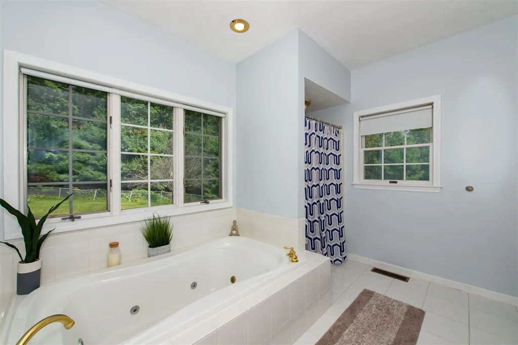 9 Christopher Lane Pelham NH 03076
