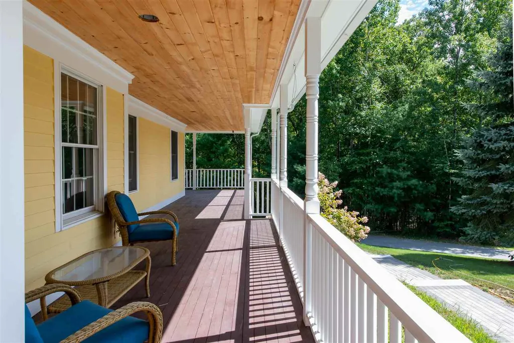 9 Christopher Lane Pelham NH 03076