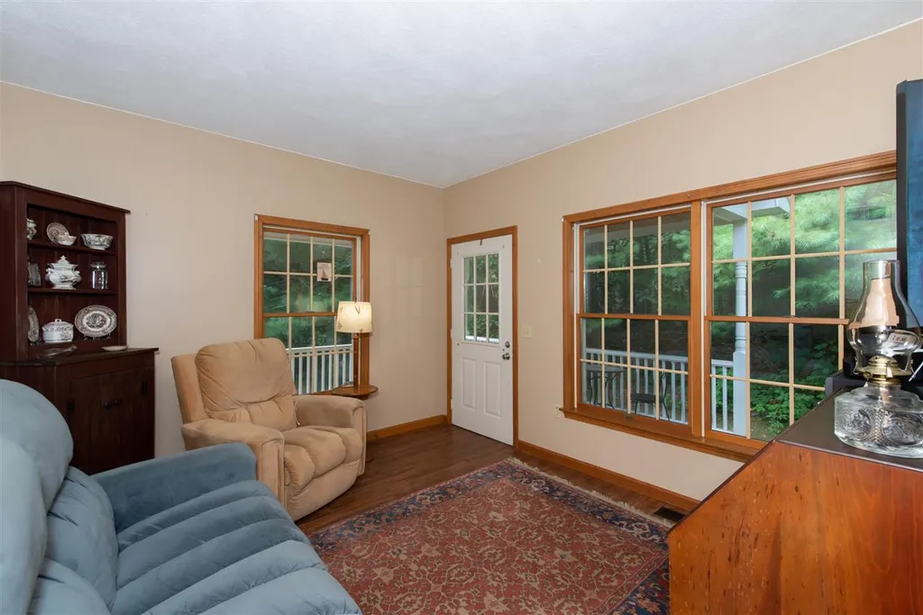 9 Christopher Lane Pelham NH 03076