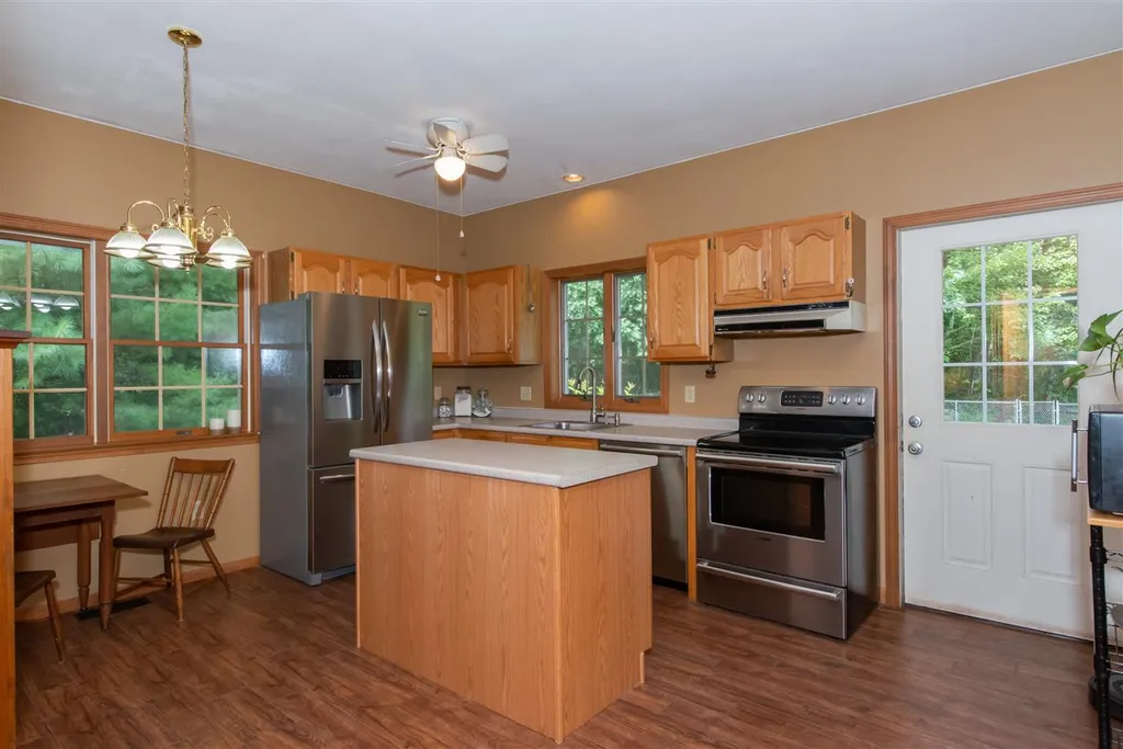9 Christopher Lane Pelham NH 03076