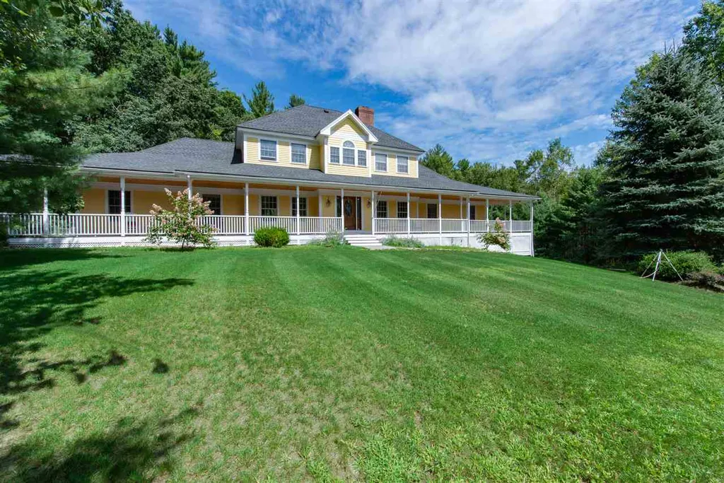 9 Christopher Lane Pelham NH 03076