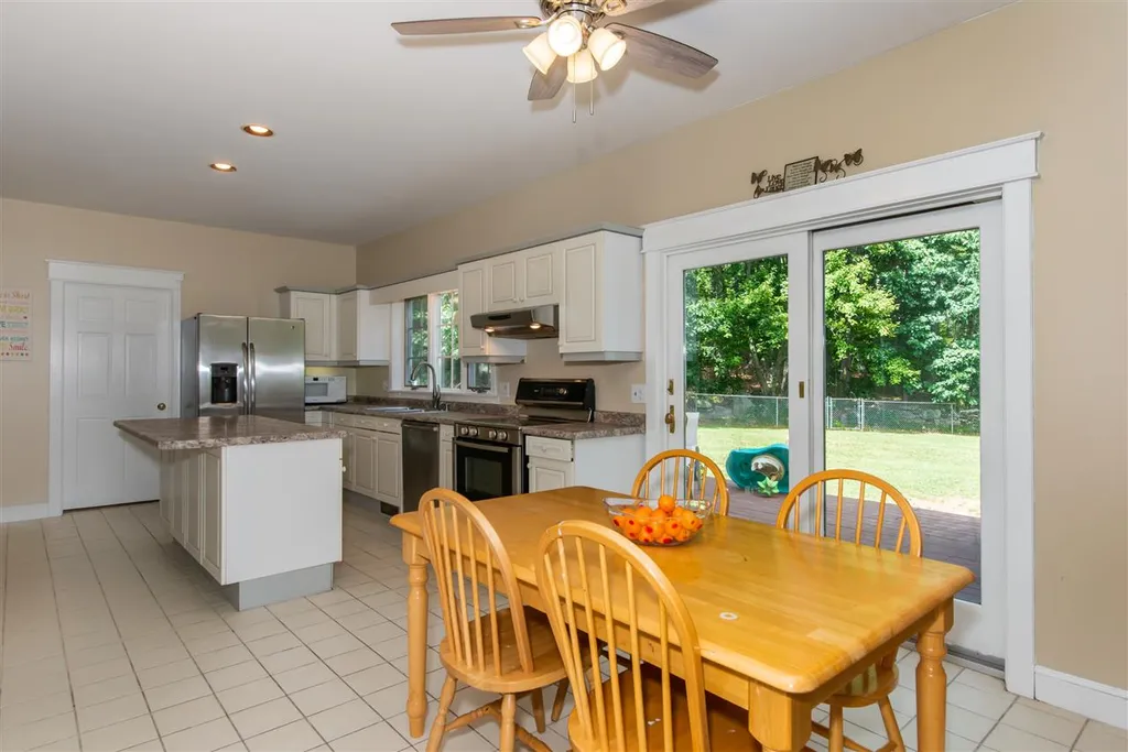 9 Christopher Lane Pelham NH 03076