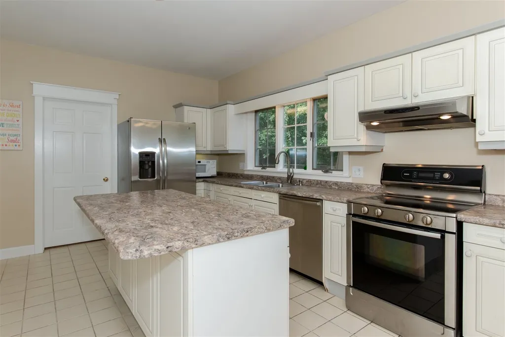 9 Christopher Lane Pelham NH 03076