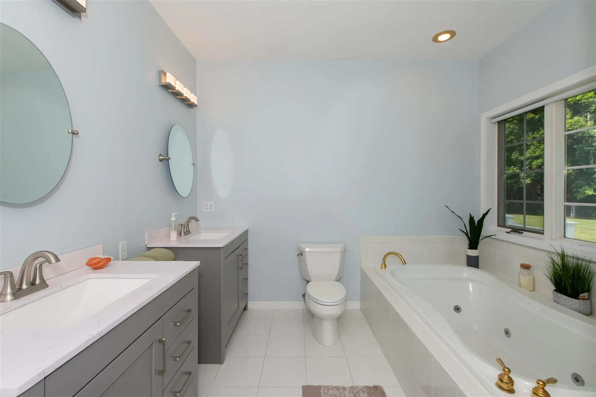 9 Christopher Lane Pelham NH 03076