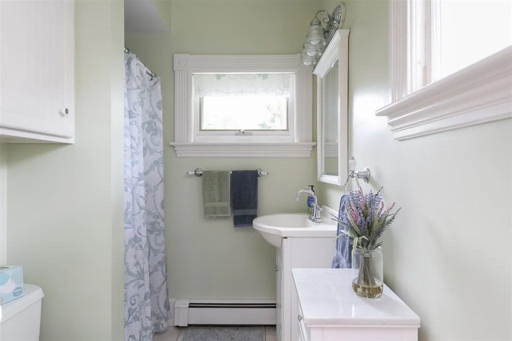 2 Grove Street Essex VT 05452