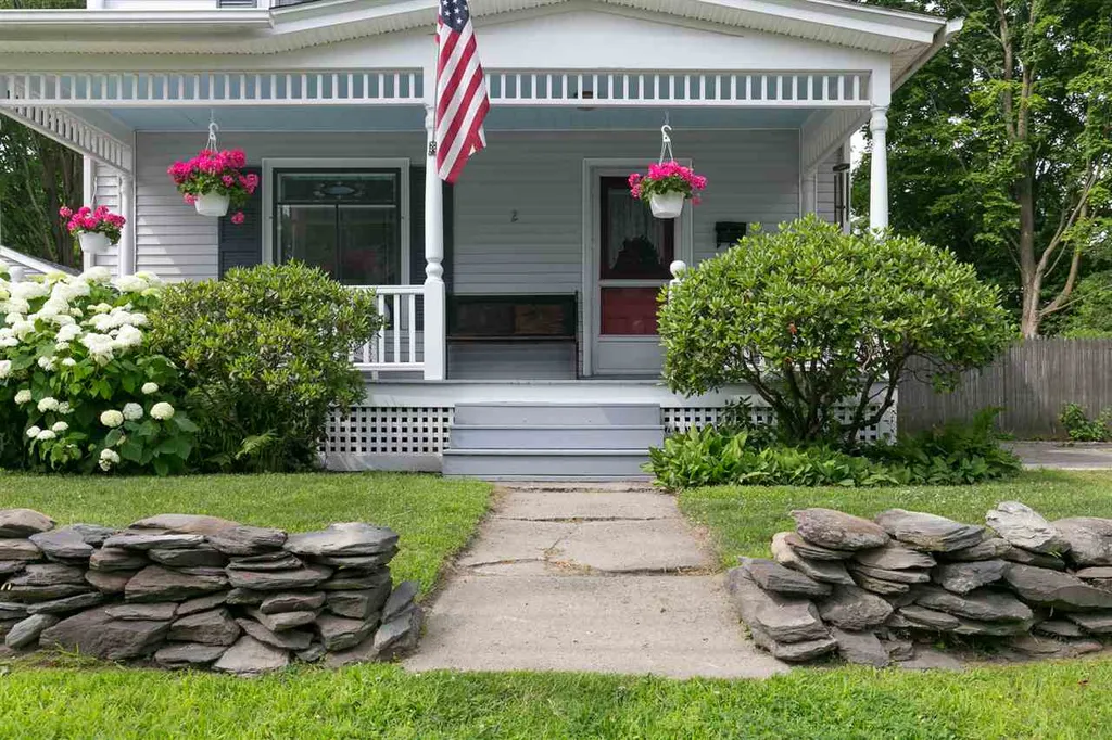 2 Grove Street Essex VT 05452
