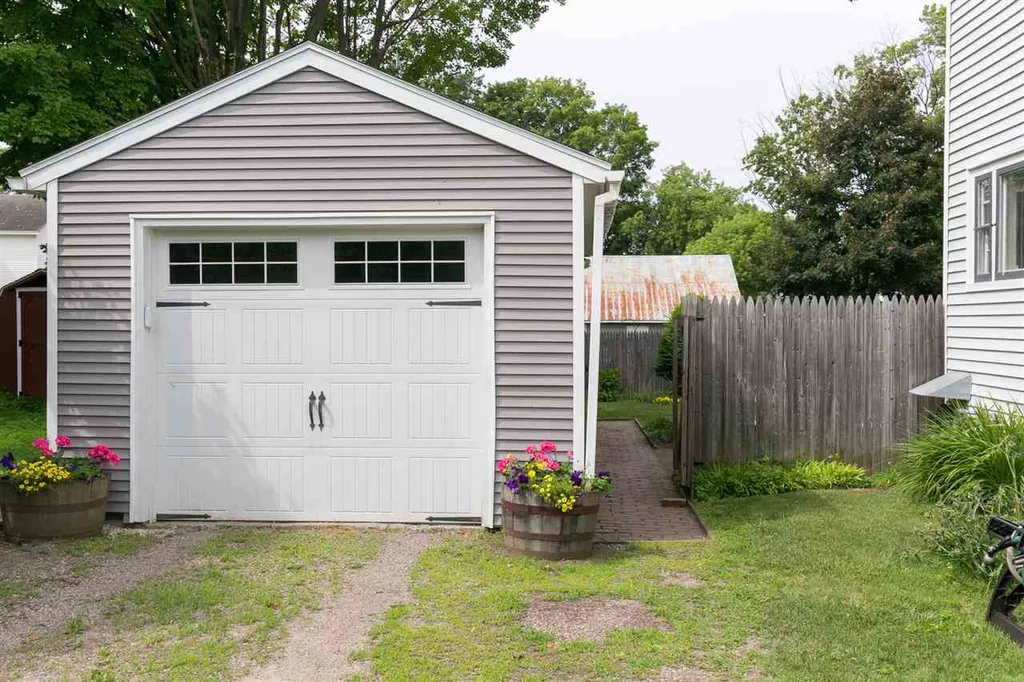 2 Grove Street Essex VT 05452