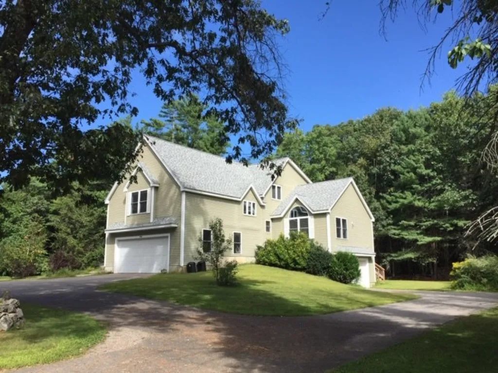 9 Pond Street Newton NH 03858