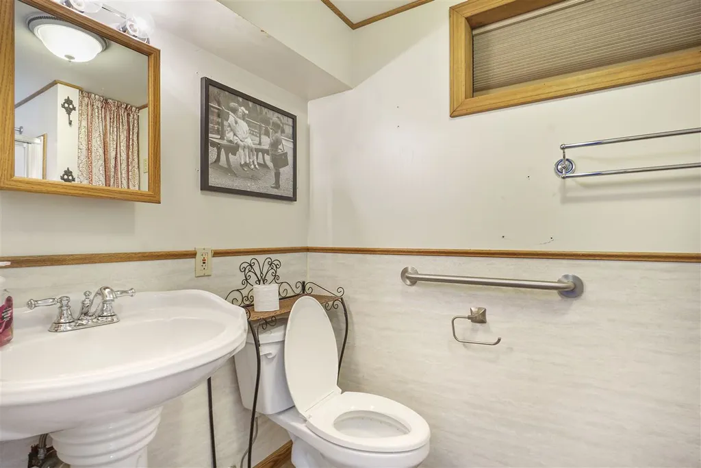4 Crestwood Circle Salem NH 03079