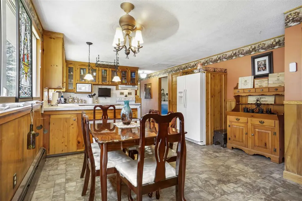 4 Crestwood Circle Salem NH 03079