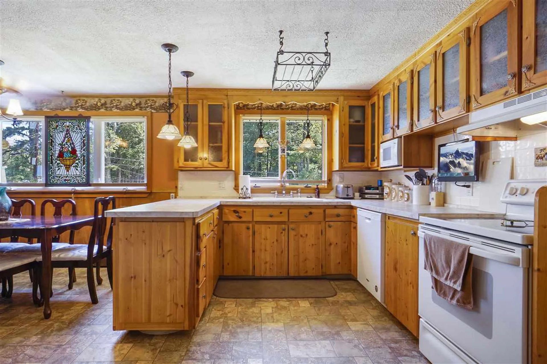 4 Crestwood Circle Salem NH 03079
