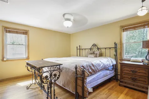 4 Crestwood Circle Salem NH 03079