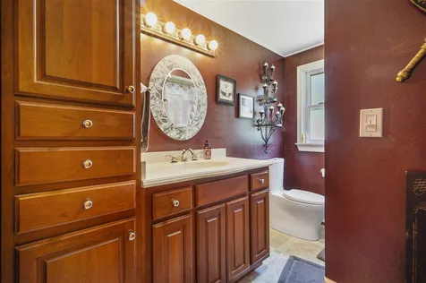 4 Crestwood Circle Salem NH 03079