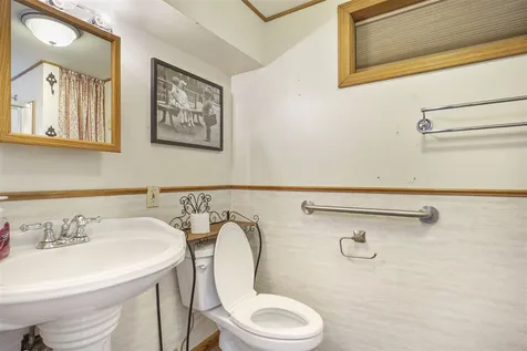 4 Crestwood Circle Salem NH 03079