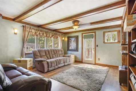 4 Crestwood Circle Salem NH 03079