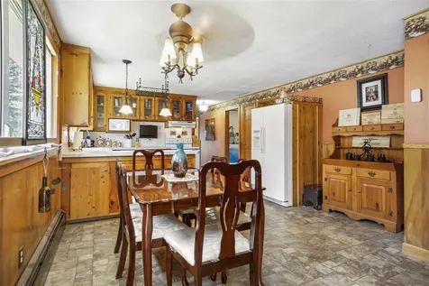 4 Crestwood Circle Salem NH 03079