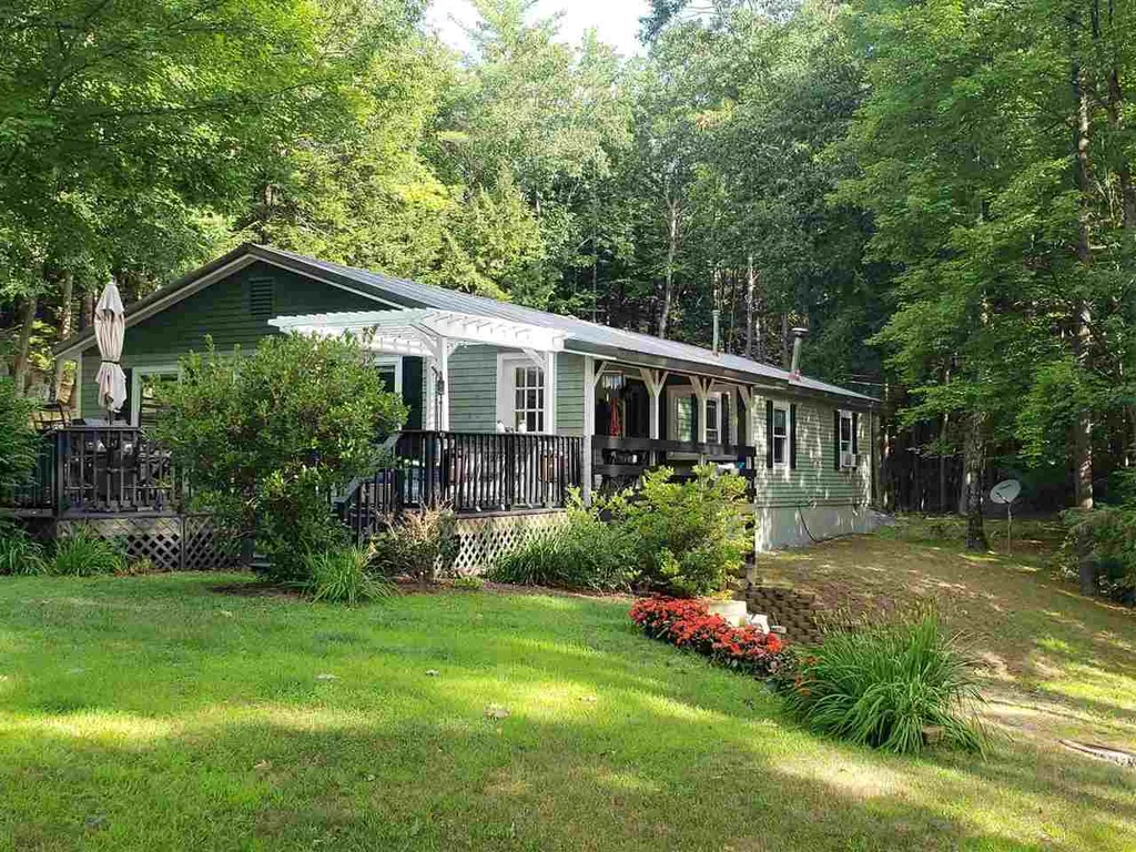 4 Merrimack Circle Webster NH 03303