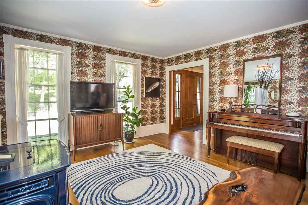 23 Pine Street Peterborough NH 03458