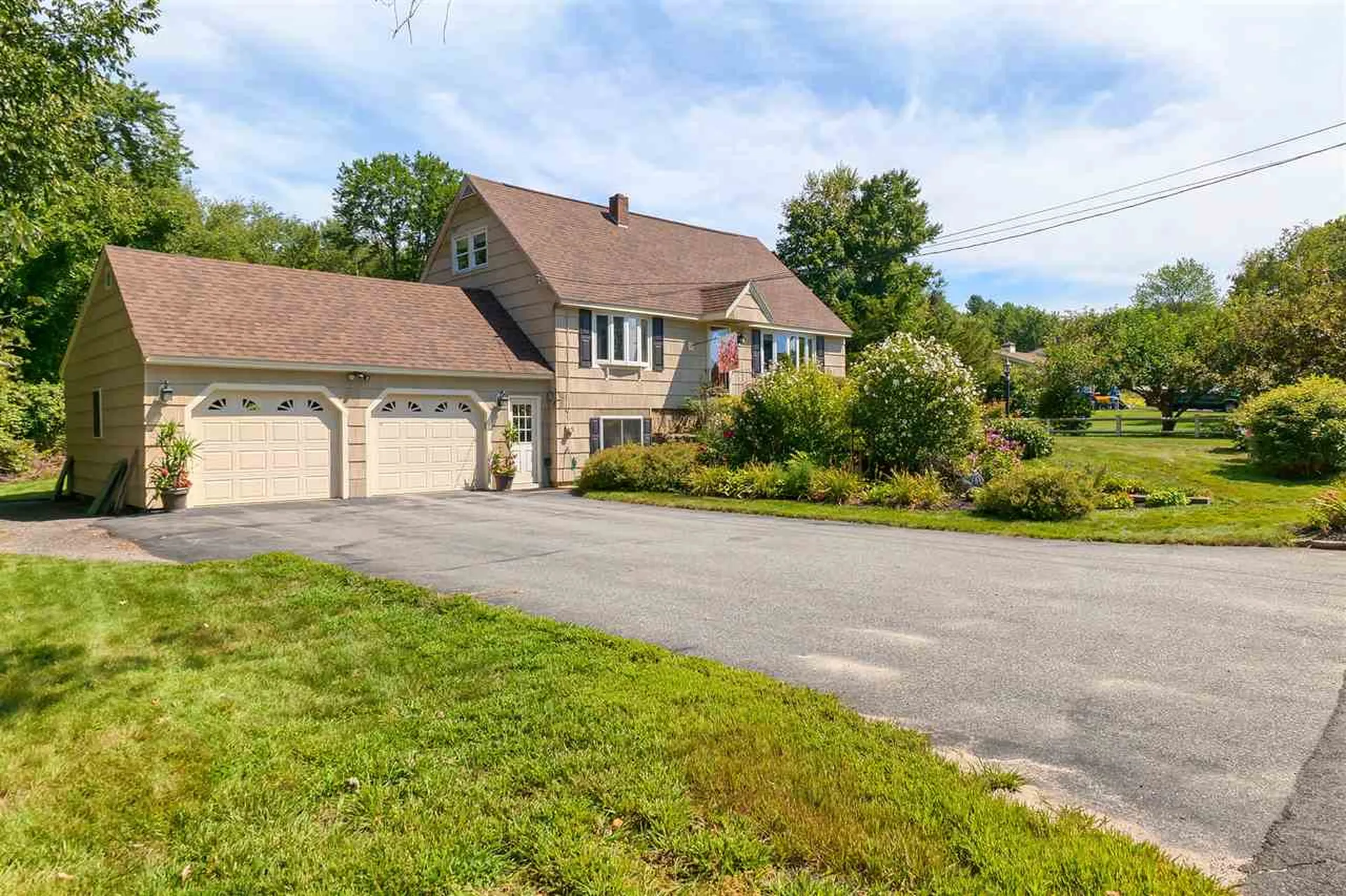 8 Leonard Drive Pelham NH 03076