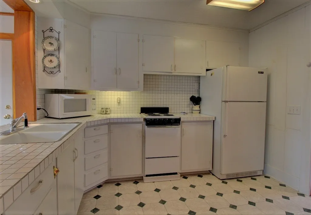 2785 West Shore Road Isle La Motte VT 05463
