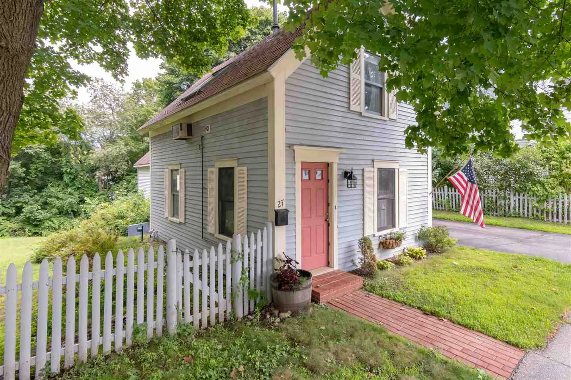 27 Belknap Street Laconia NH 03246
