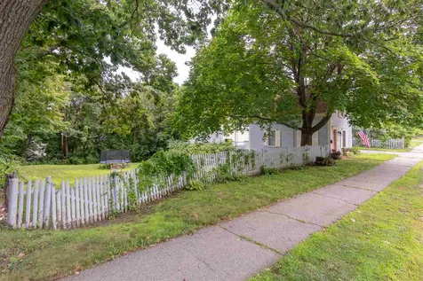 27 Belknap Street Laconia NH 03246