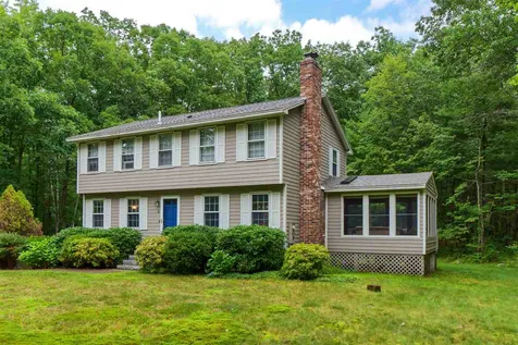 4 Davis Drive Londonderry NH 03053