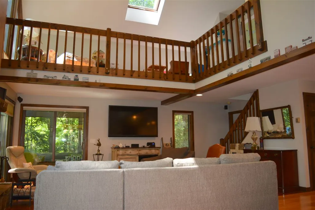 13 Anderson Pond Road Grantham NH 03753