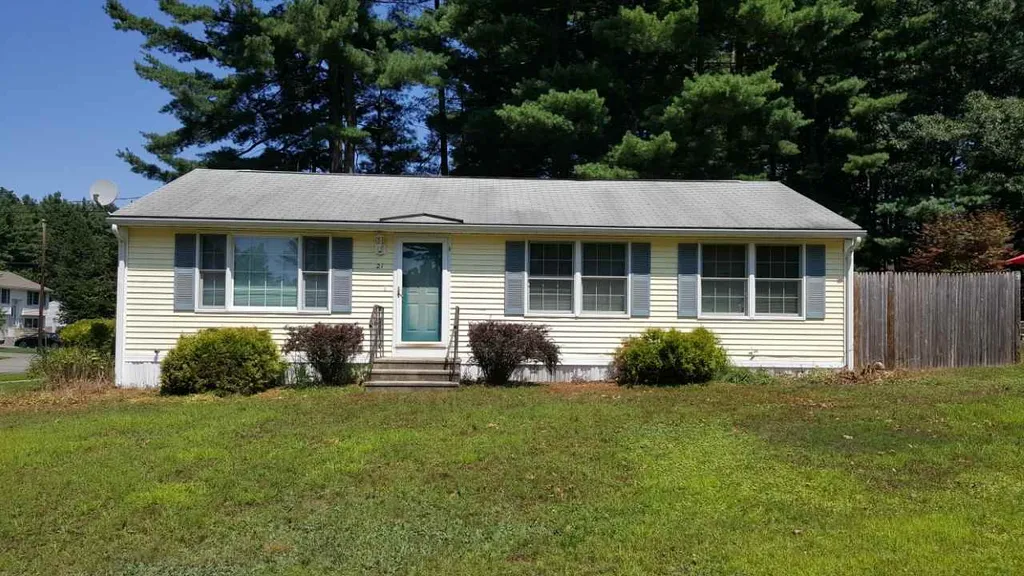 21 Delaware Road Nashua NH 03062