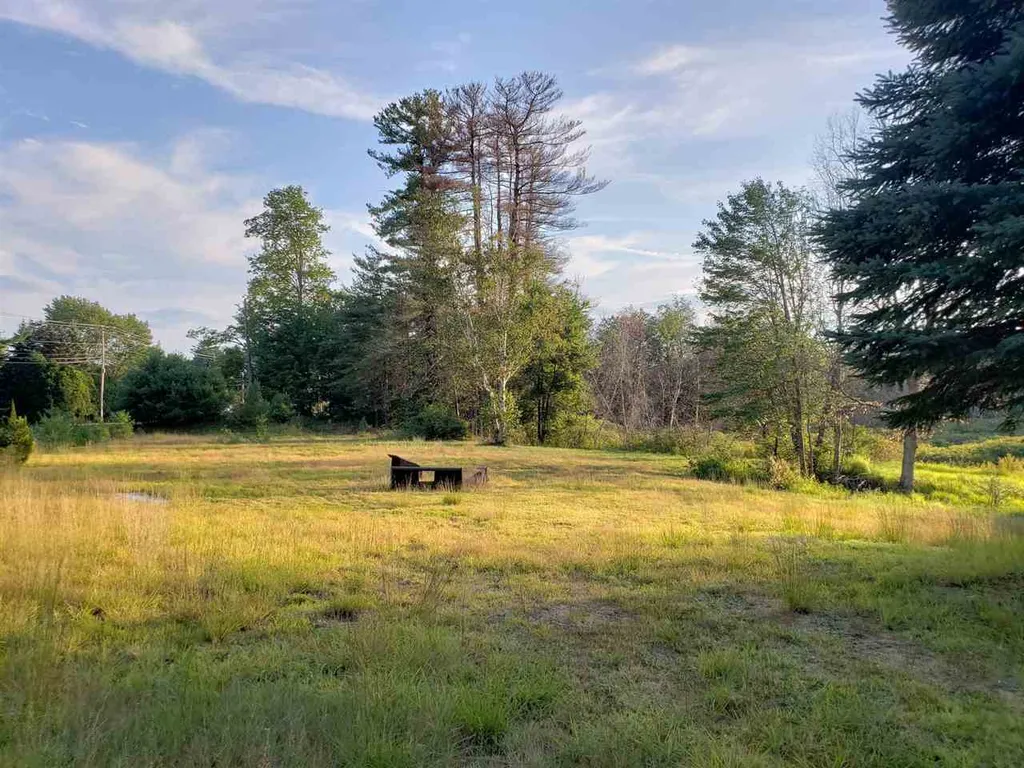 35 Chester Road Raymond NH 03077