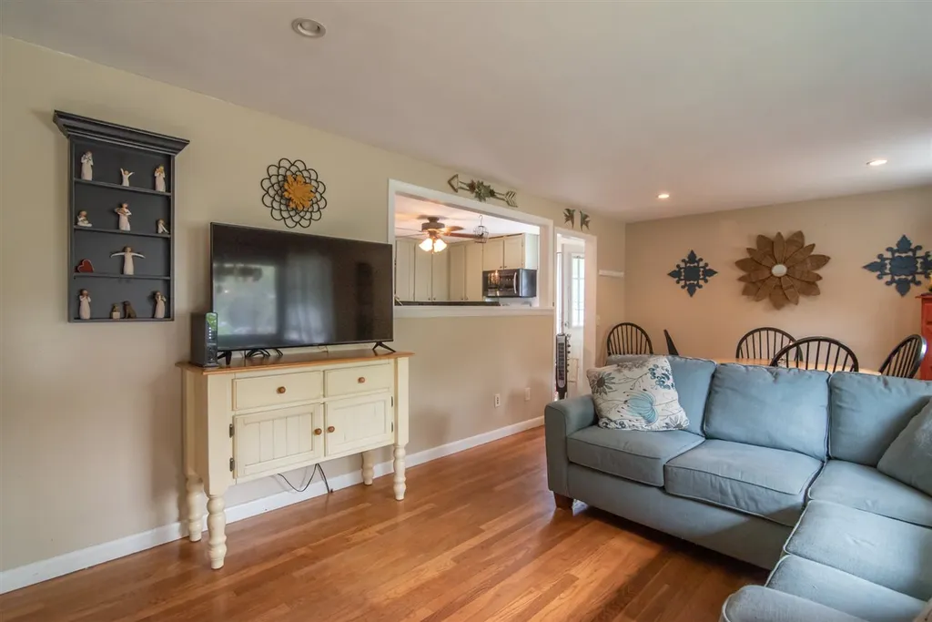 6 Chisholm Road Kingston NH 03848