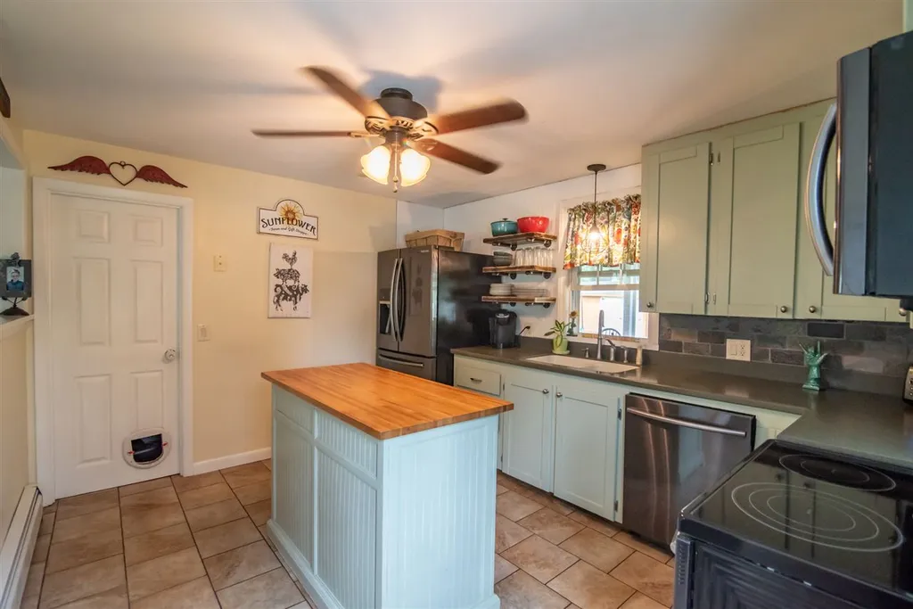 6 Chisholm Road Kingston NH 03848