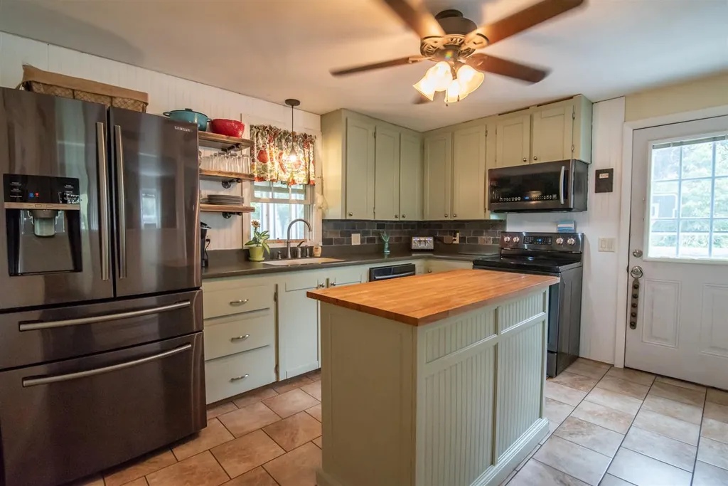 6 Chisholm Road Kingston NH 03848