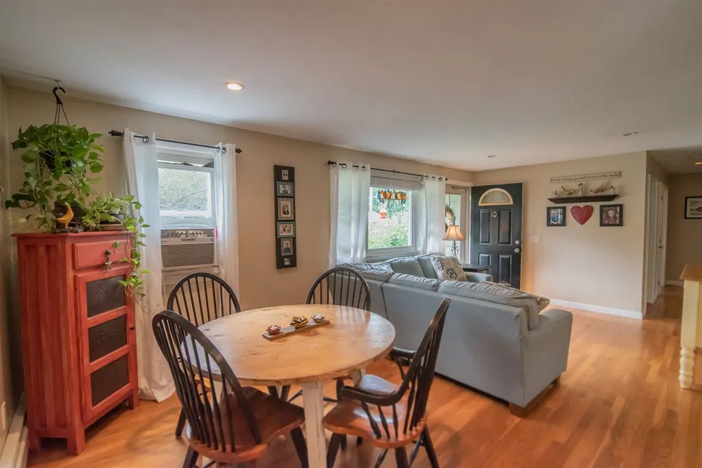 6 Chisholm Road Kingston NH 03848