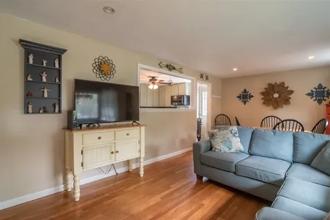 6 Chisholm Road Kingston NH 03848