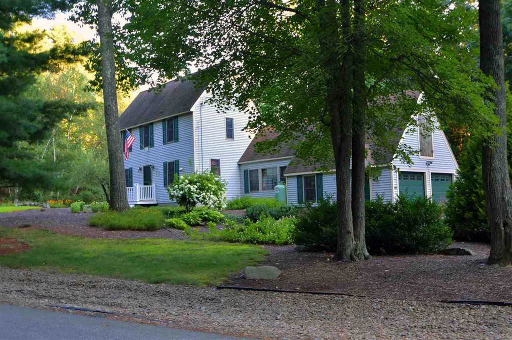 6 Dresden Way Londonderry NH 03053-2928