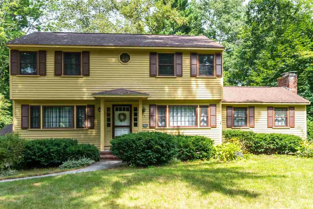 17 Barkland Drive Derry NH 03038