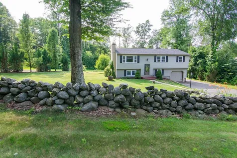 17 Floyd Road Derry NH 03038