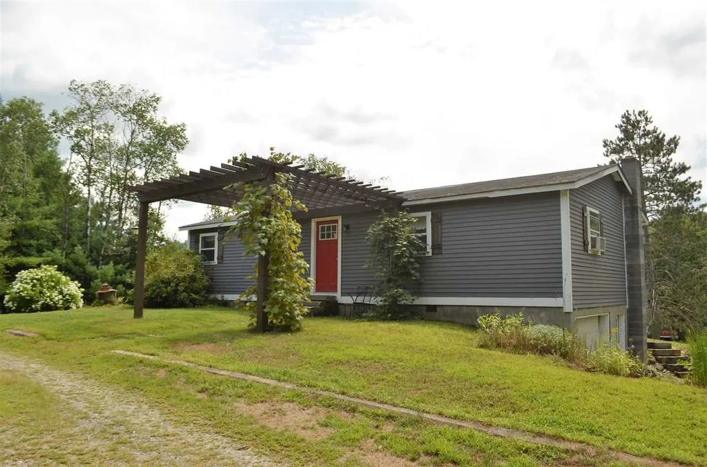 86 Waterloo Street Warner NH 03278