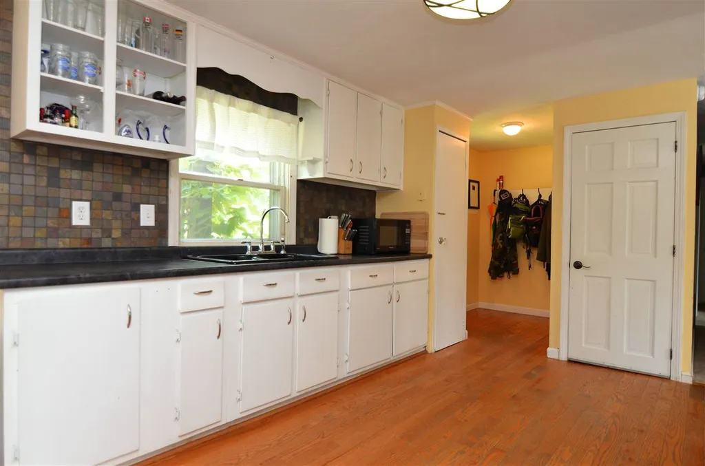 86 Waterloo Street Warner NH 03278