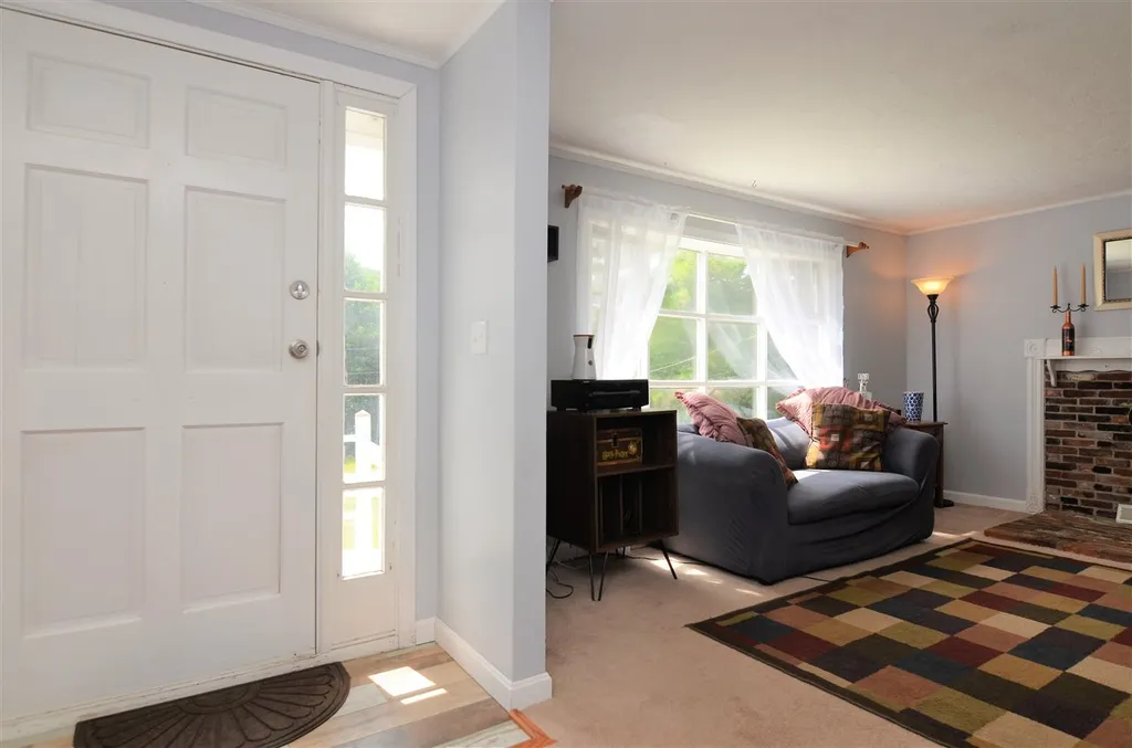 86 Waterloo Street Warner NH 03278