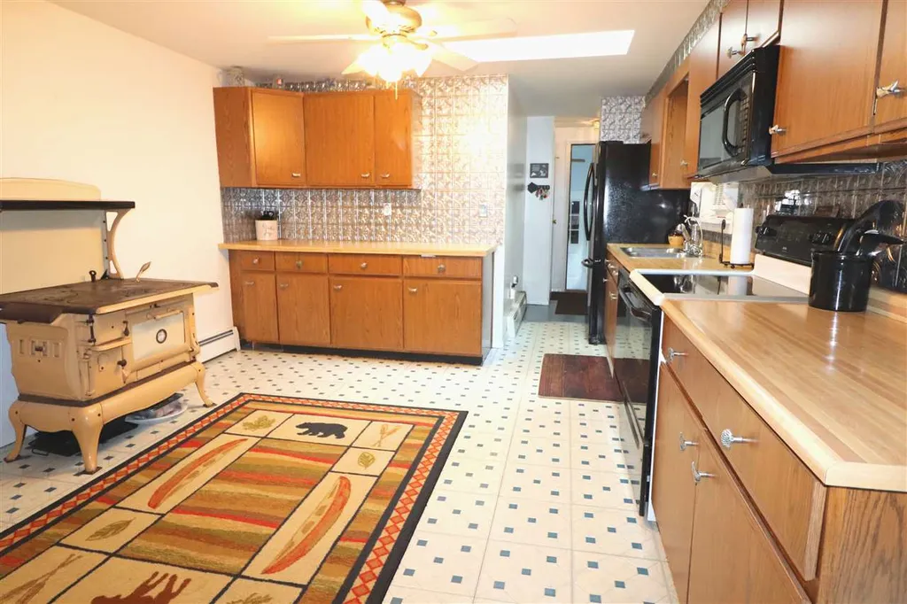 18 Louis Lane Lincoln NH 03251