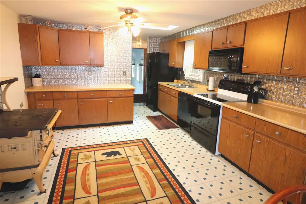 18 Louis Lane Lincoln NH 03251
